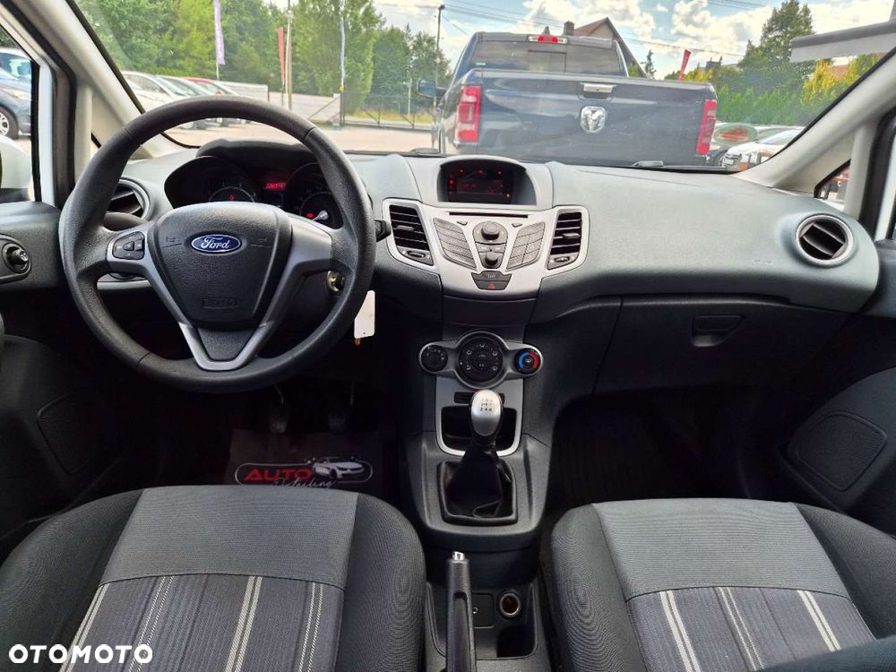 Ford Fiesta - 24