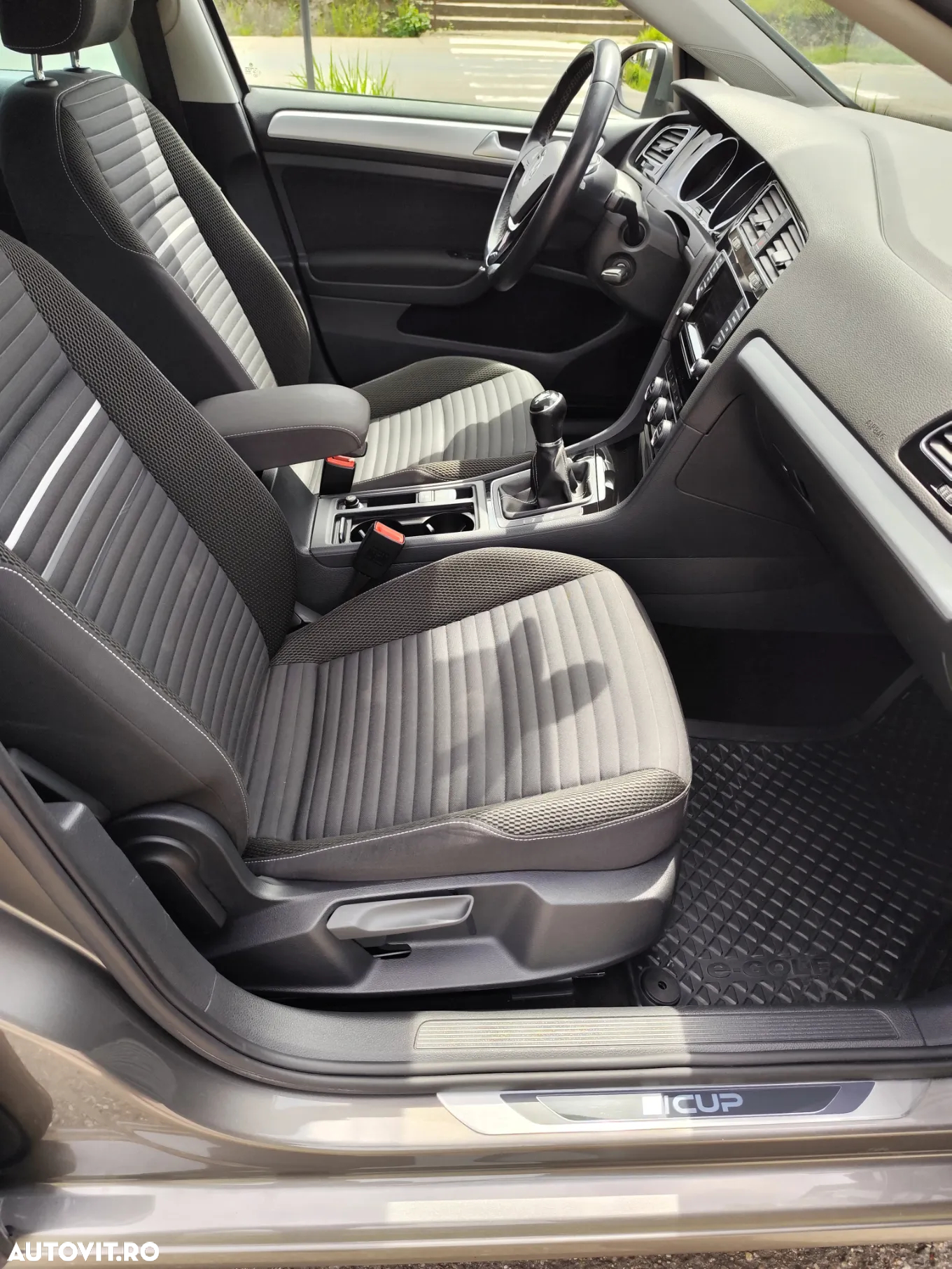 Volkswagen Golf Cabrio 2.0 TDI BlueMotion Technology - 13