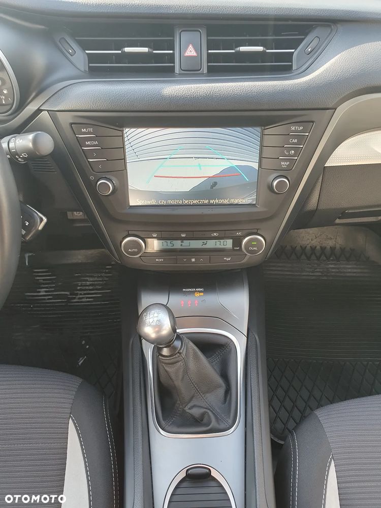 Toyota Avensis 2.0 D-4D Premium - 6