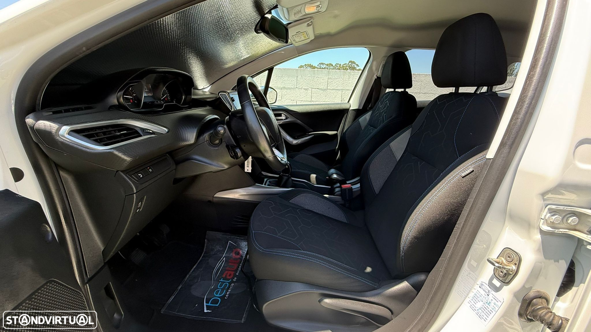 Peugeot 2008 1.2 PureTech Style - 17