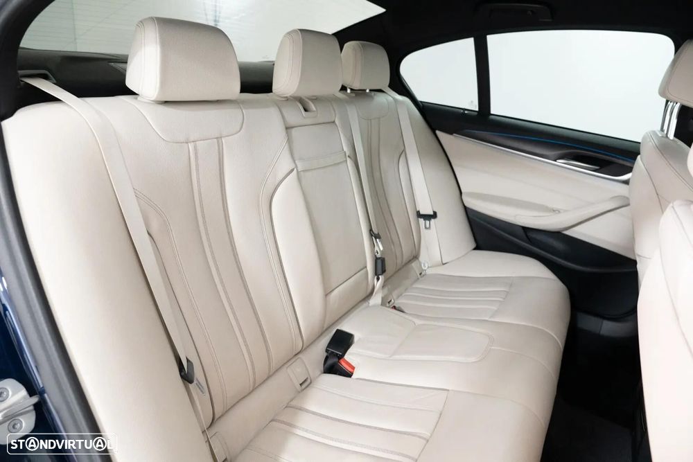 BMW 545 e xDrive Line Luxury - 32