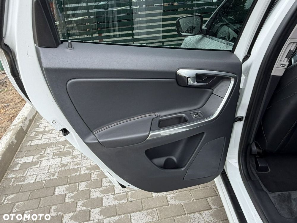 Volvo XC 60 D4 SCR Momentum - 30