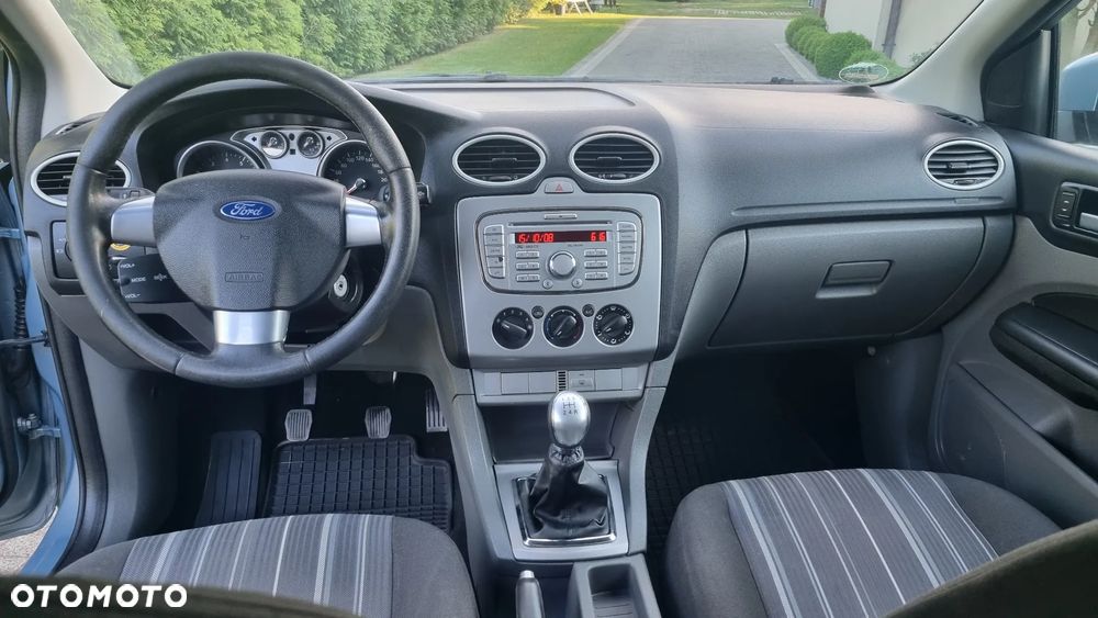 Ford Focus 1.4 Ambiente - 12