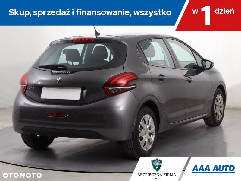 Peugeot 208 - 6