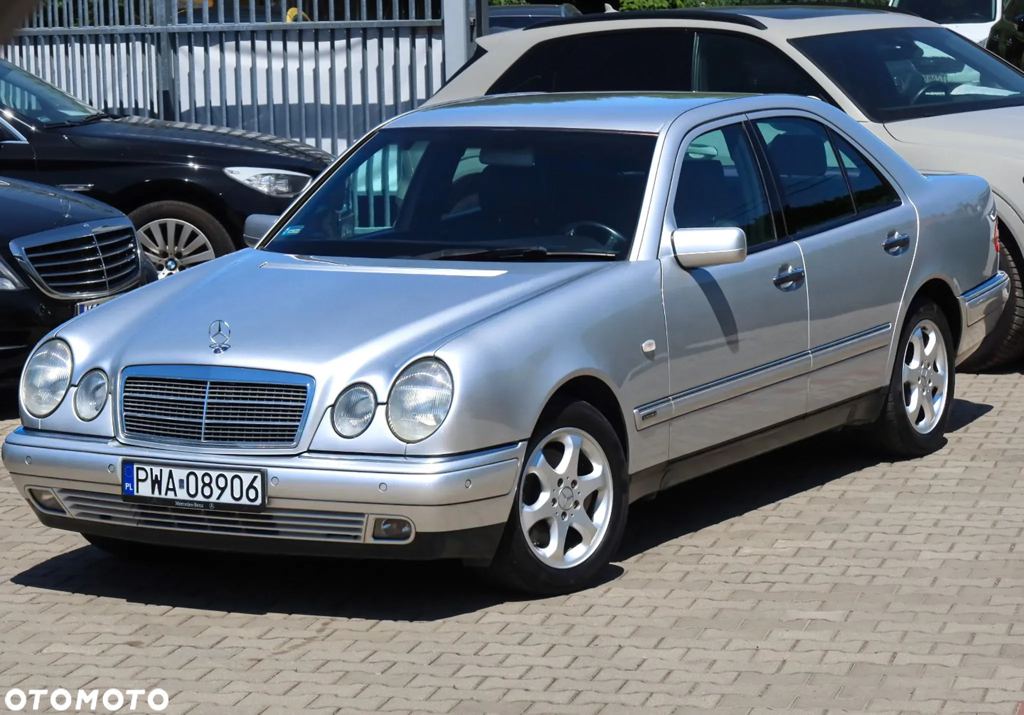 Mercedes-Benz Klasa E 240 Elegance - 31