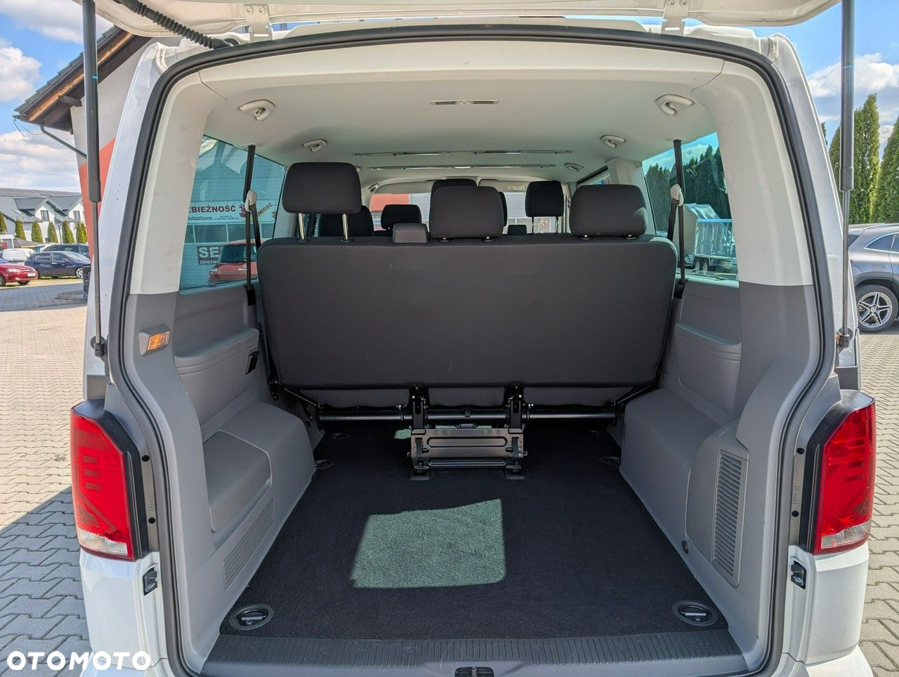 Volkswagen Caravelle - 15