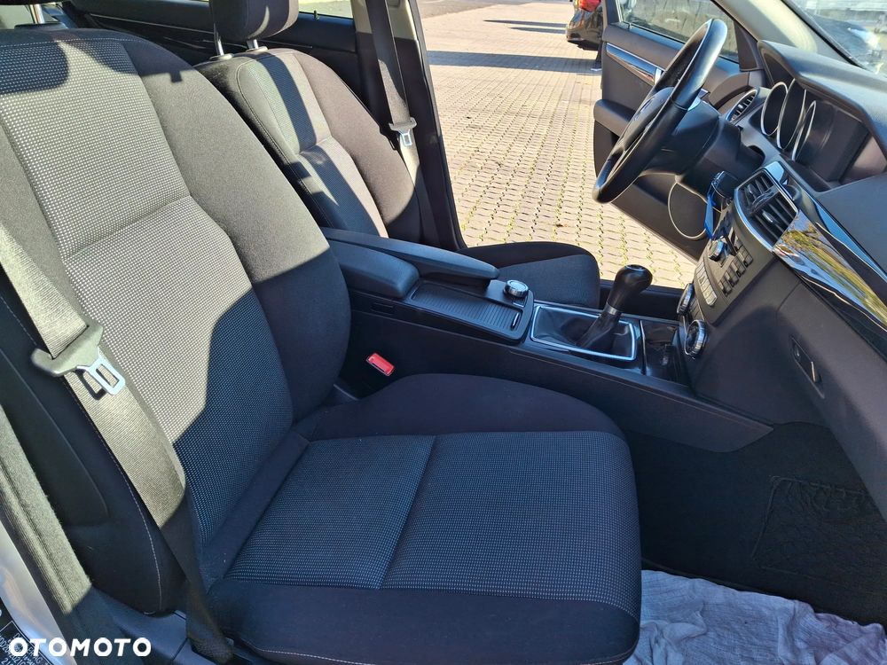 Mercedes-Benz Klasa C 220 CDI BlueEff Edition Elegance - 12
