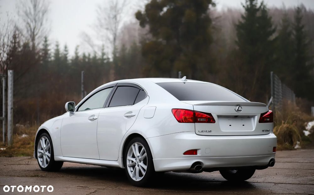 Lexus IS - 4