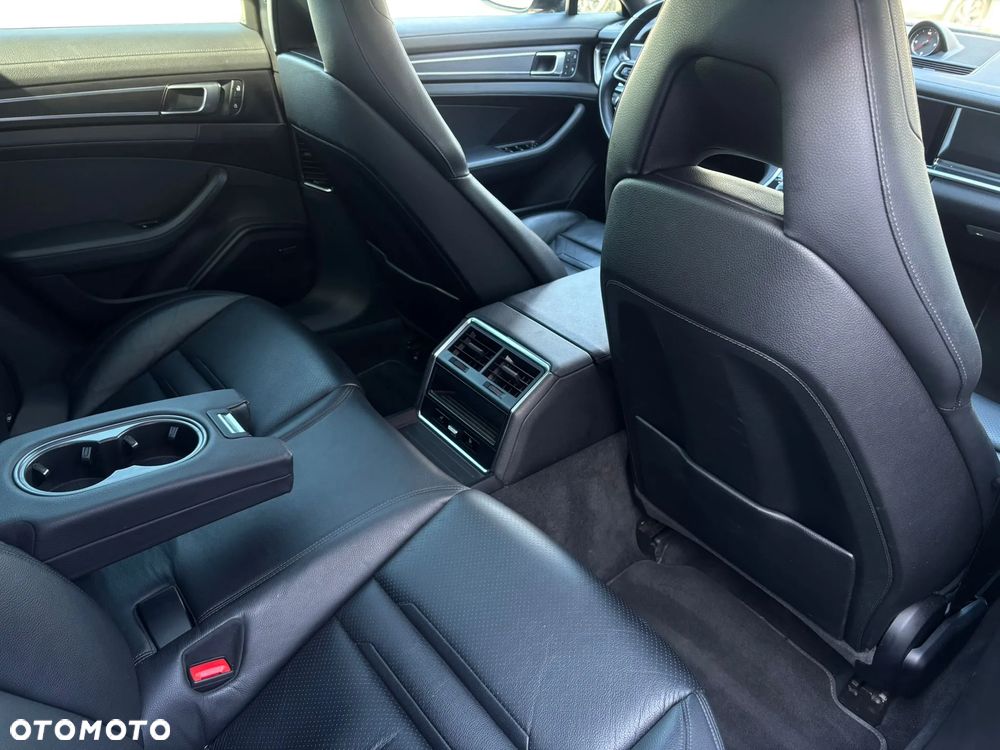 Porsche Panamera 4 Platinum Edition - 13