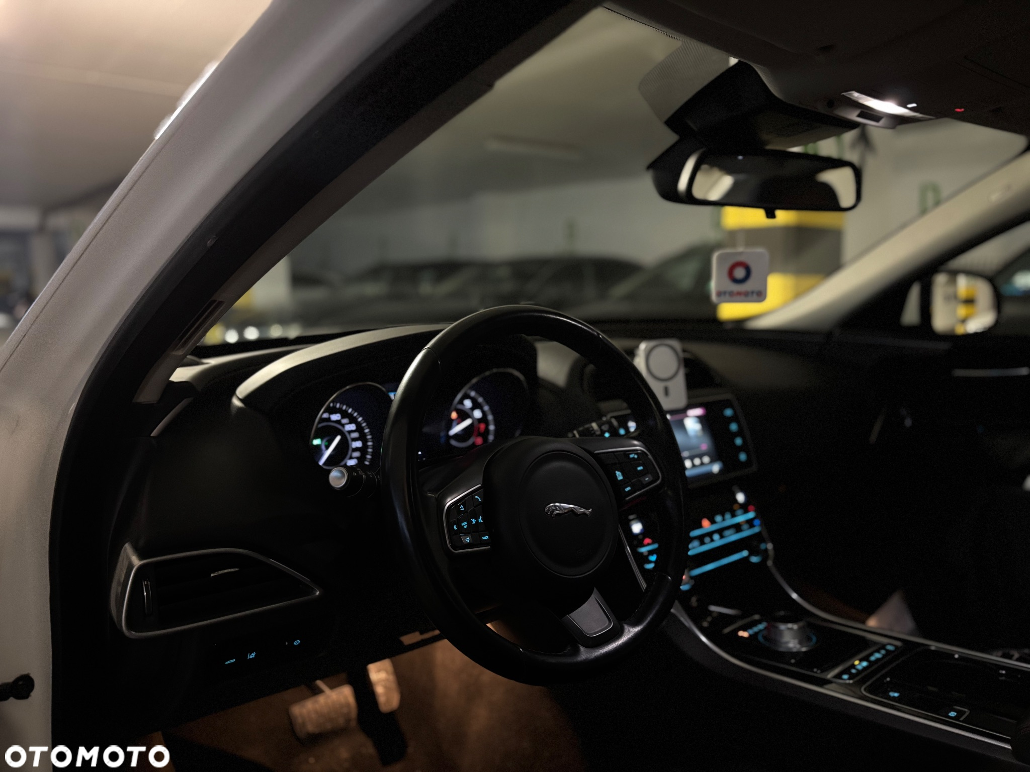 Jaguar XE 2.0 T Pure - 14