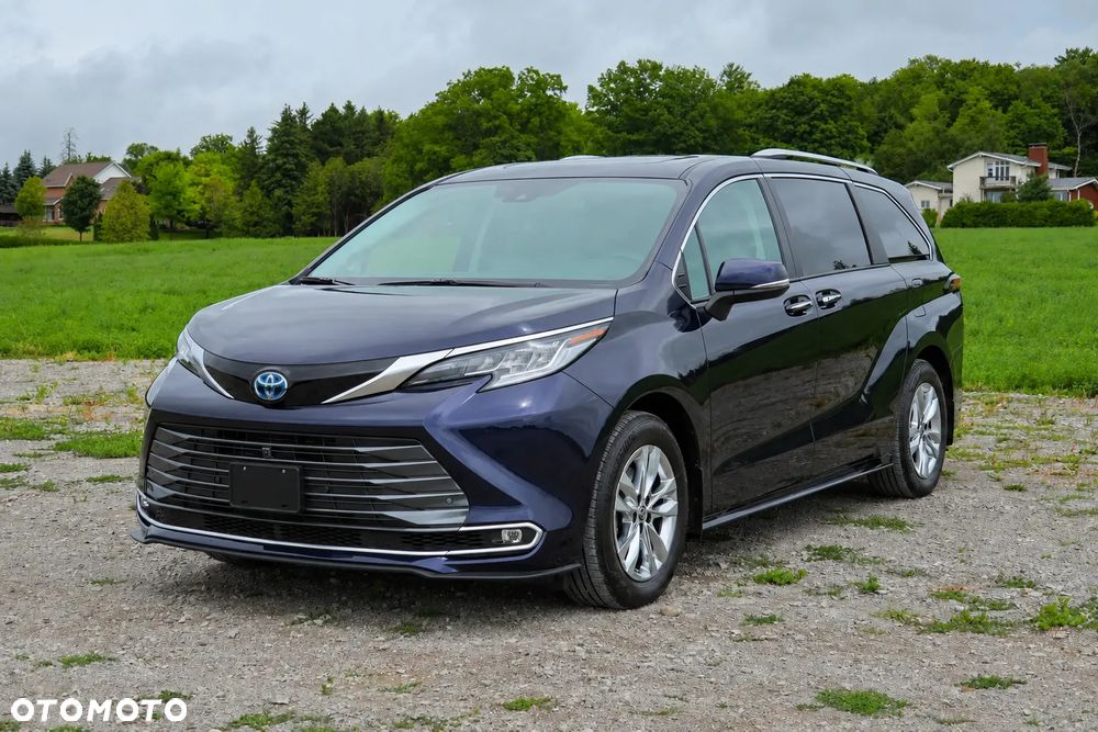 Toyota Sienna - 1