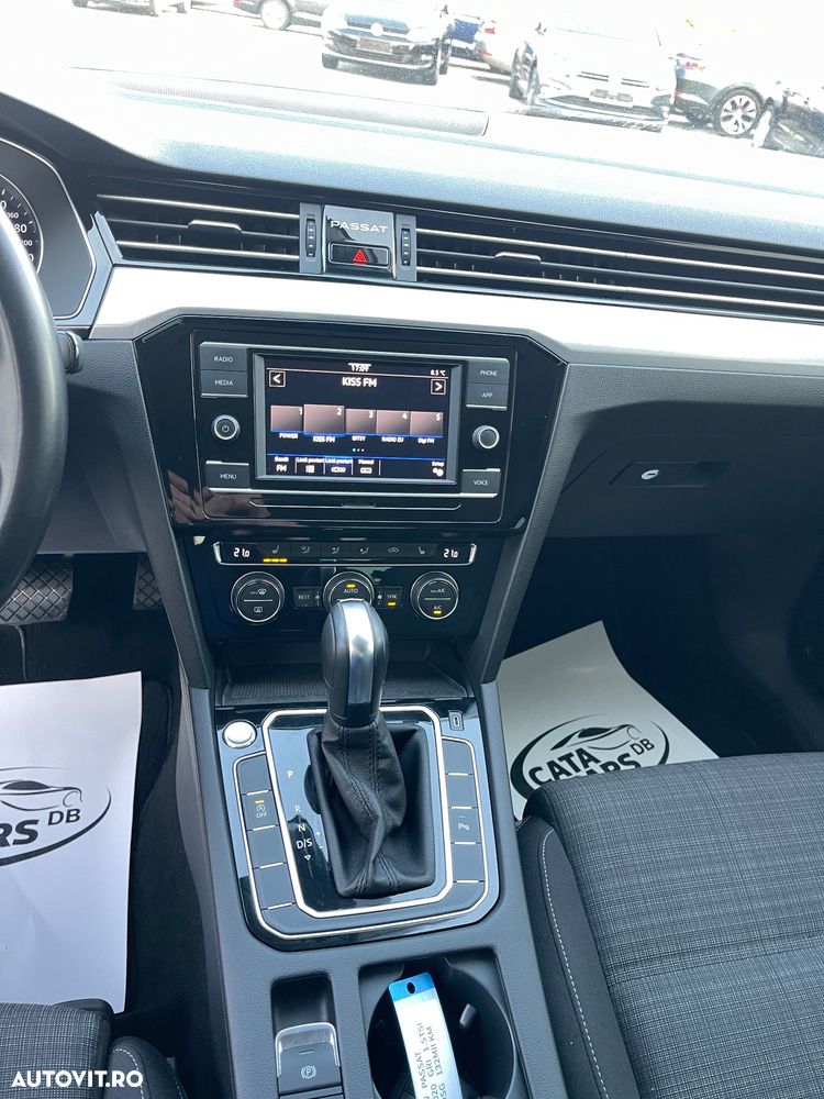 Volkswagen Passat - 32