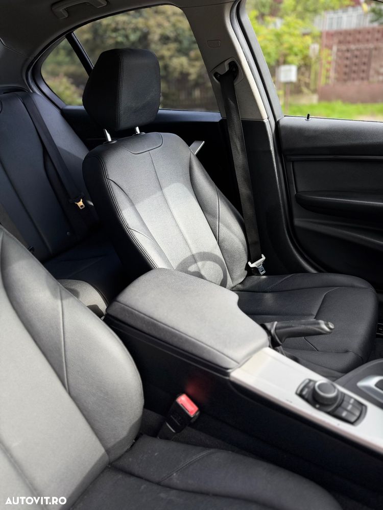 BMW Seria 3 320i AT - 13