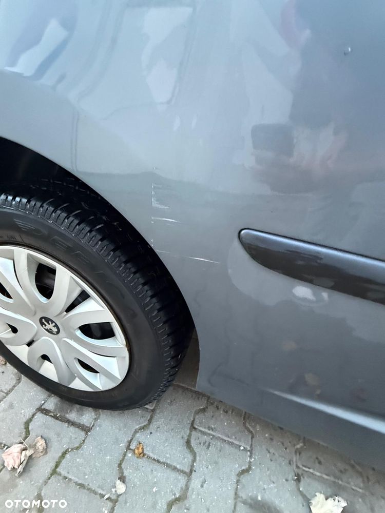 Peugeot 207 - 6