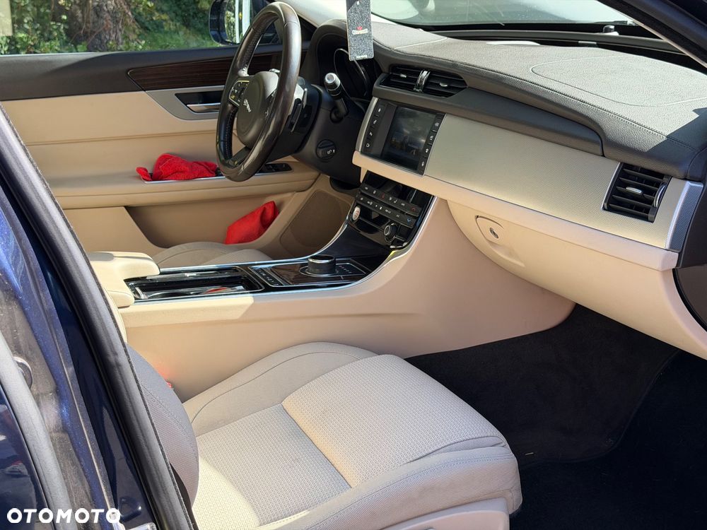 Jaguar XF 2.0 i4D Pure - 16