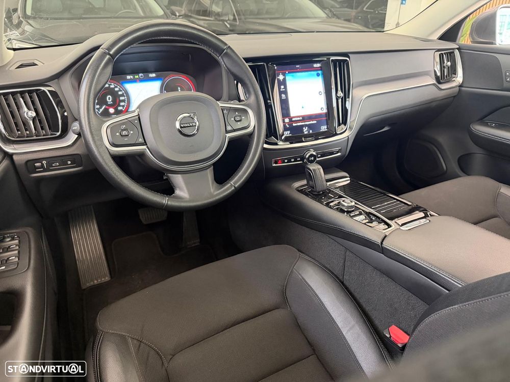 Volvo V60 2.0 T8 AWD TE Momentum Plus - 12