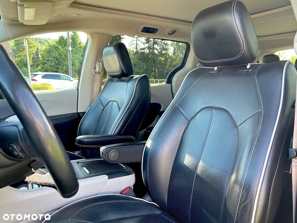 Chrysler Pacifica - 23