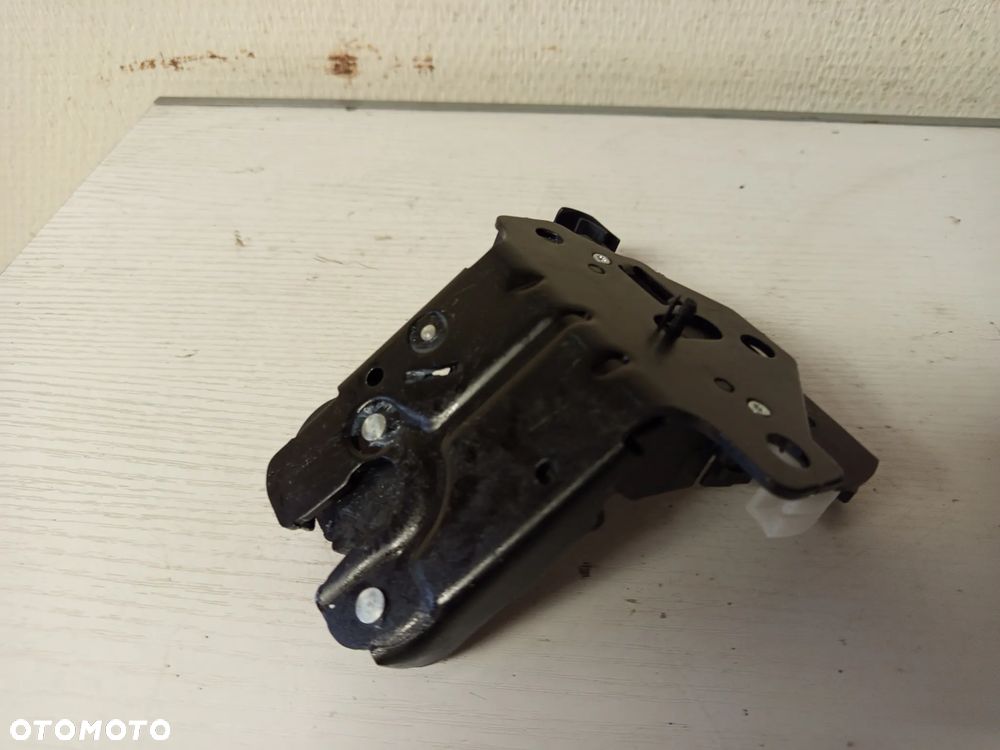 ZAMEK WEWNĘTRZNY KLAPY A3 8P / A6 C6 / Q7 / TT / A4 B7 NOWY - 1