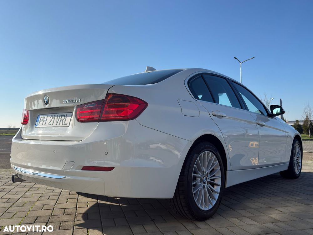 BMW Seria 3 320d Aut. Luxury Line - 7