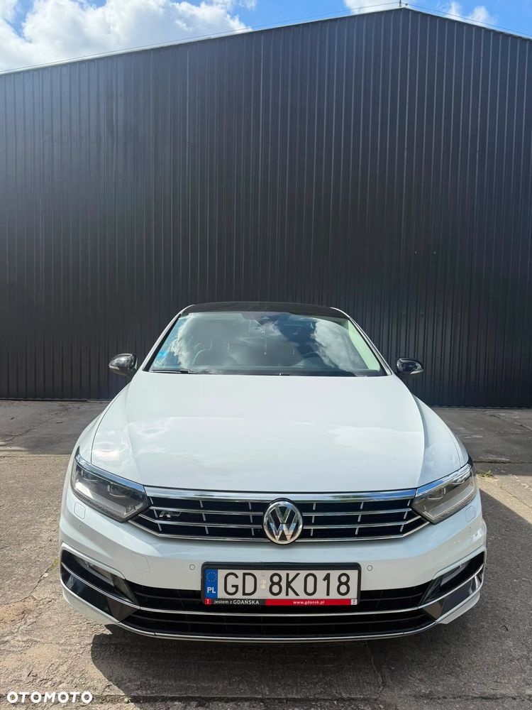 Volkswagen Passat - 1