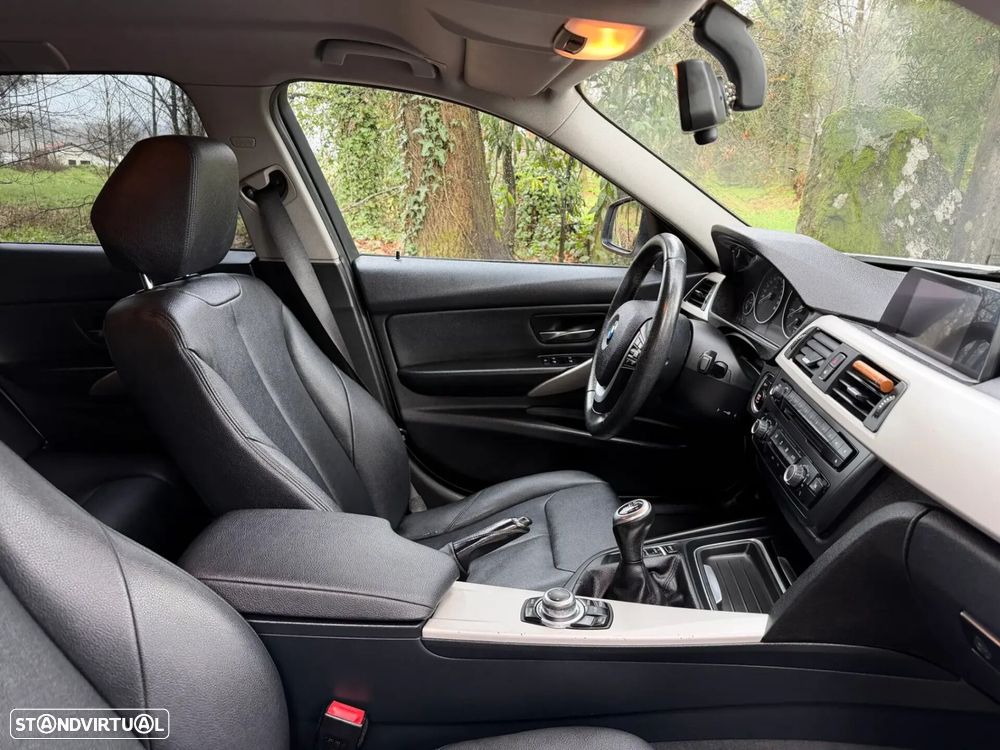 BMW 318 d Sport - 22