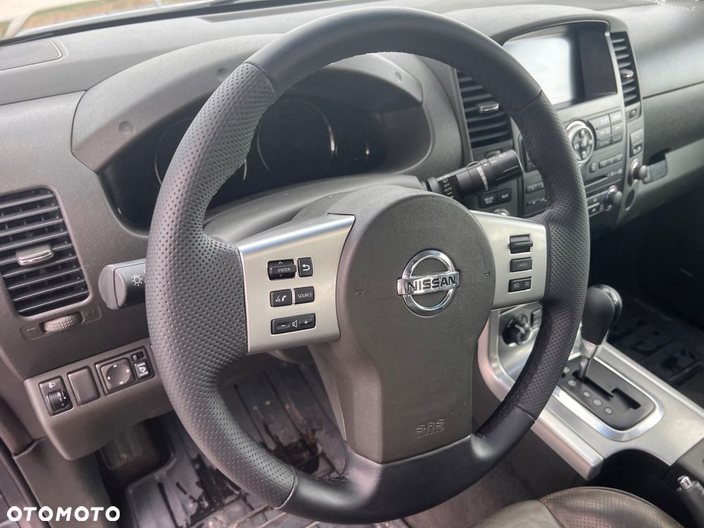 Nissan Navara 3.0 D V6 - 15