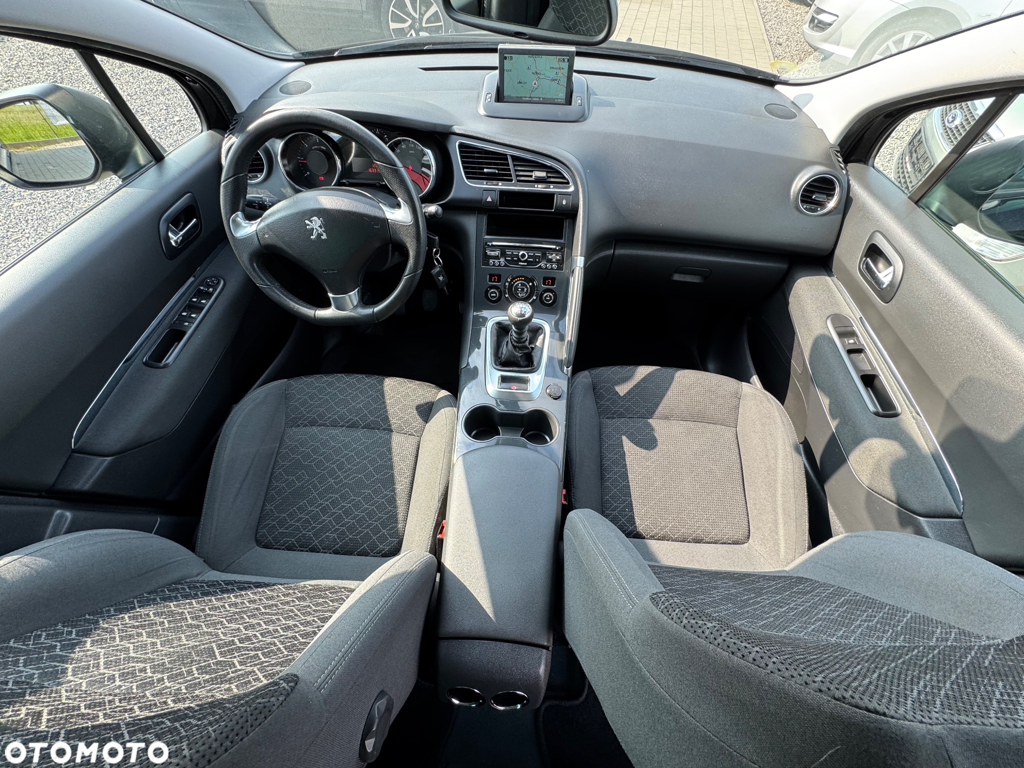 Peugeot 3008 1.6 BlueHDi Style S&S - 16