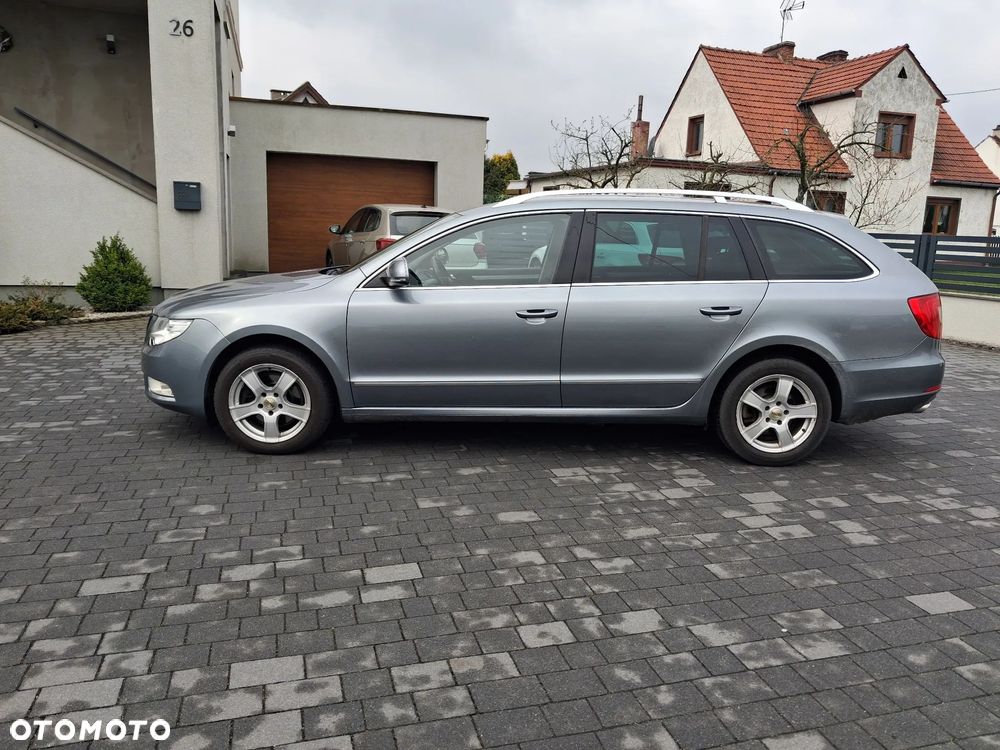 Skoda Superb 2.0 TDI DSG Exclusive - 2