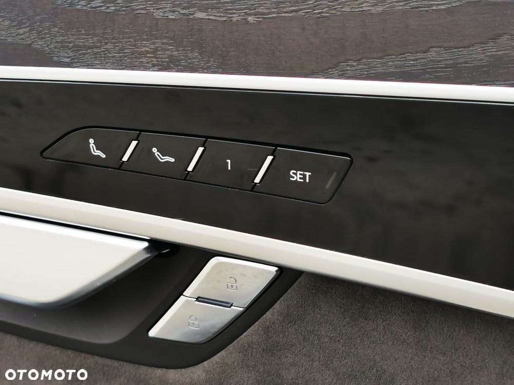 Audi A8 L 60 TFSI mHEV Quattro Tiptr - 12