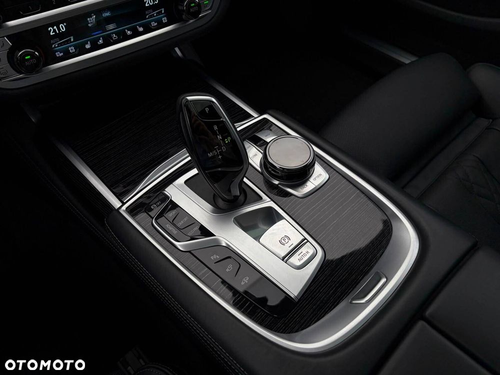 BMW Seria 7 750i xDrive sport - 27