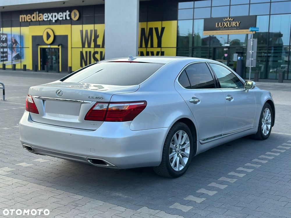 Lexus LS 460 AWD - 28