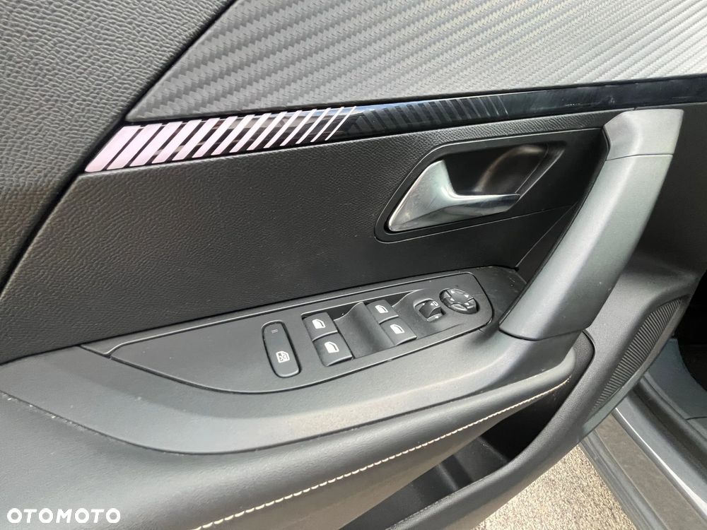 Peugeot 2008 PureTech 130 EAT8 Allure - 17