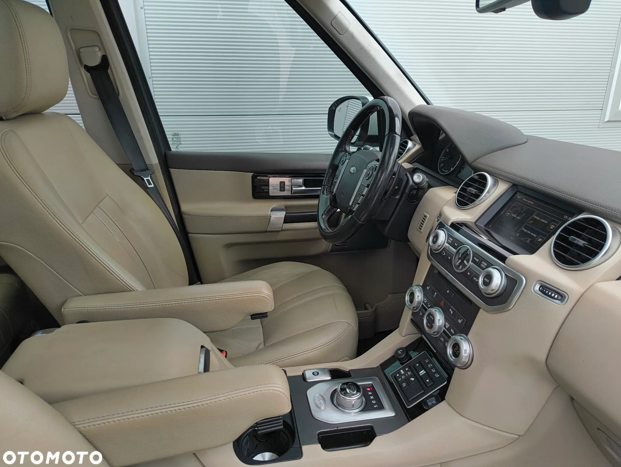Land Rover Discovery IV 3.0 V6 SC HSE - 14