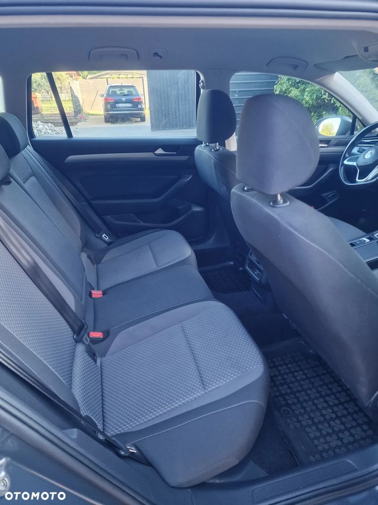 Volkswagen Passat 2.0 TDI SCR Trendline - 9