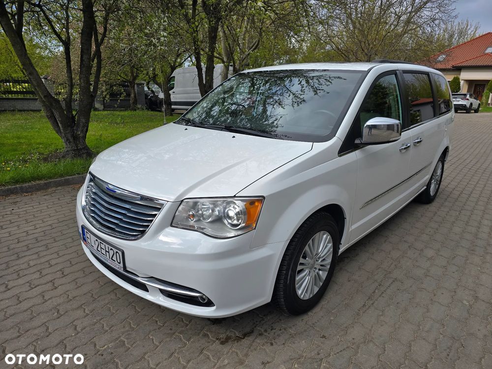 Chrysler Town & Country - 1
