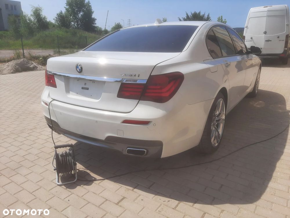 BMW Seria 7 750i - 9