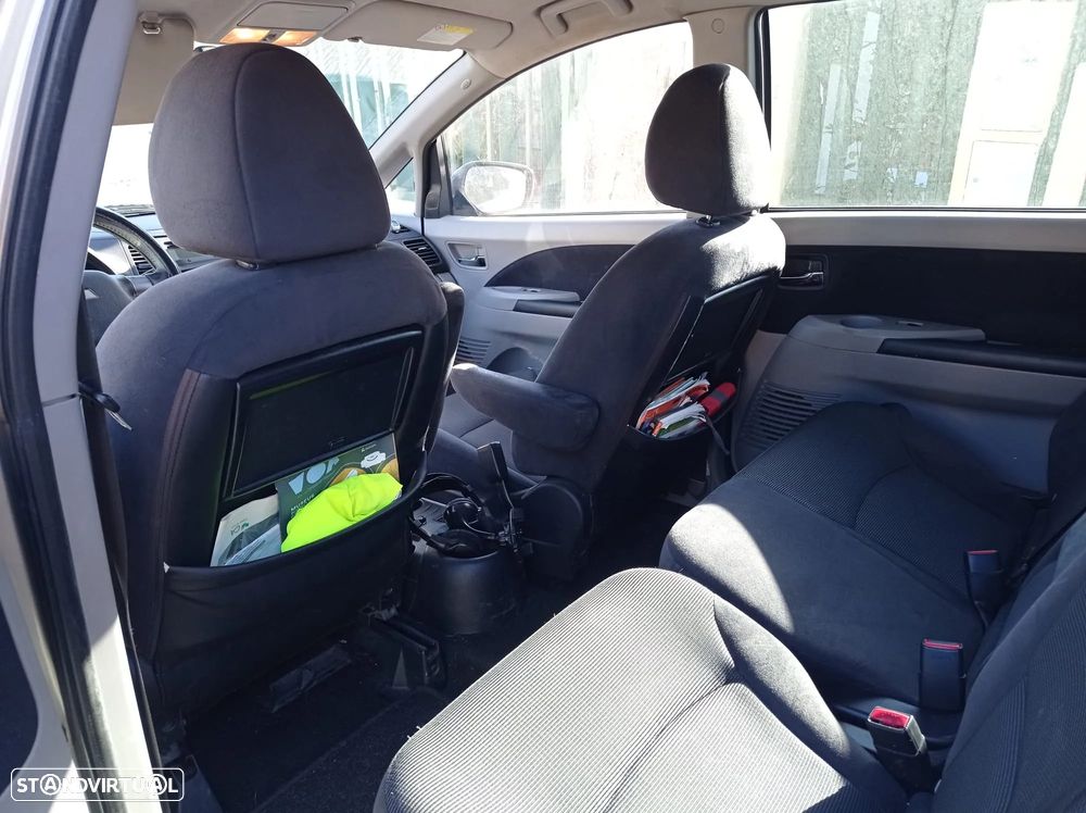 Mitsubishi Grandis 2.0 DI-D Insport - 4