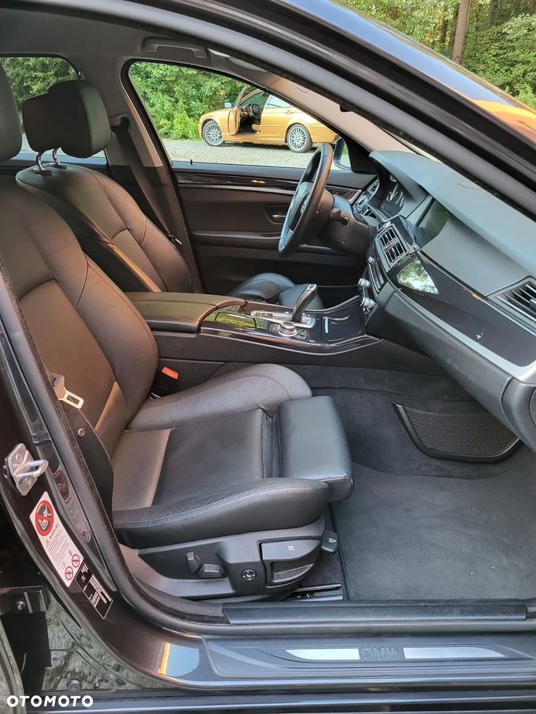 BMW Seria 5 520d Touring Luxury Line - 13