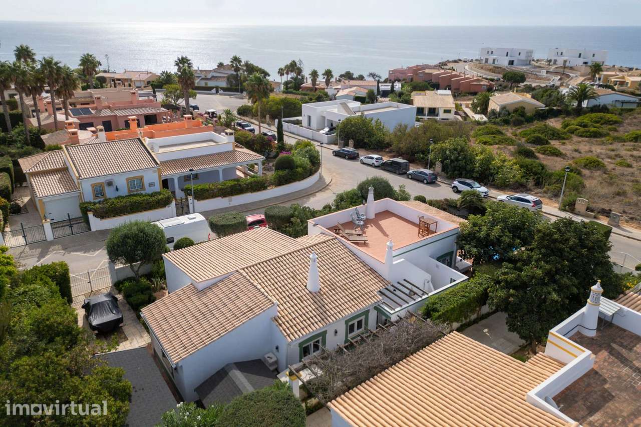 Moradia Térrea T3, Piscina e Terraço Vista Mar, Luz - Grande imagem: 2/42