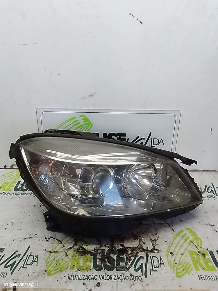 Ótica Dto Mercedes-Benz C-Class (W204) - 1