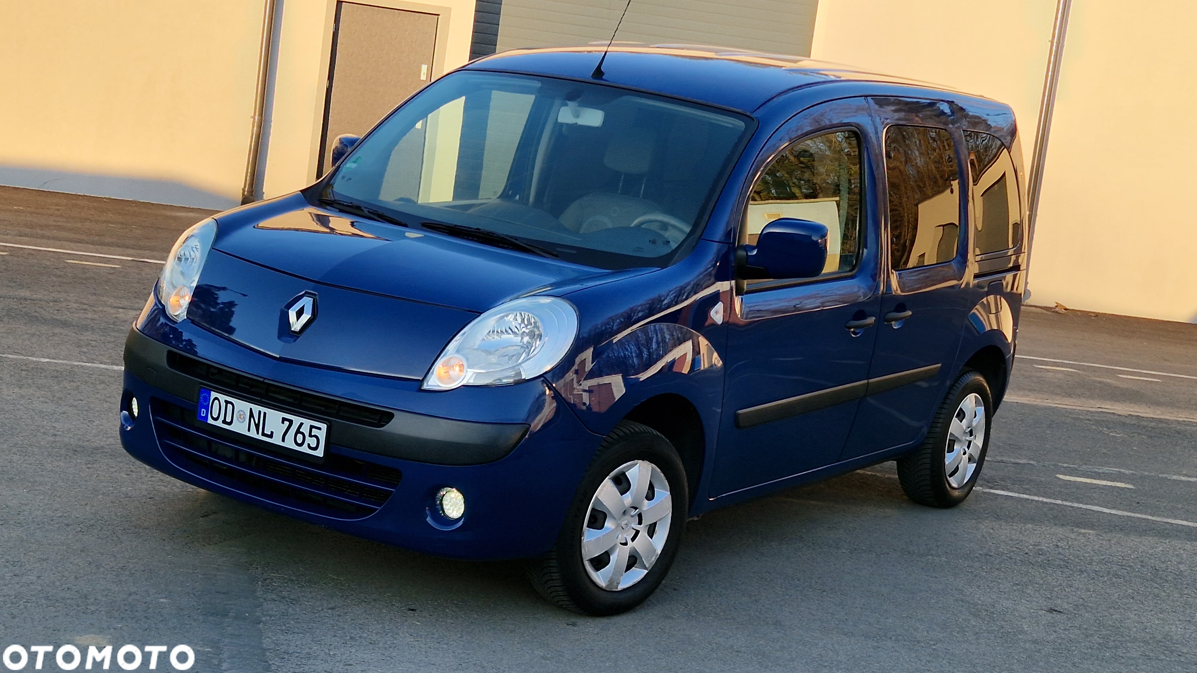 Renault Kangoo 1.6 8V 90 Happy Family - 6