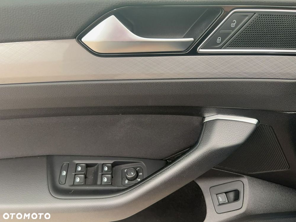 Volkswagen Passat - 13
