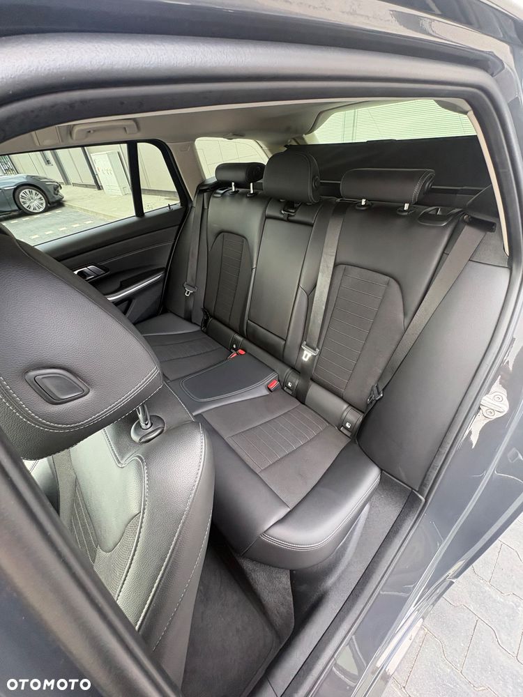 BMW Seria 3 320d Sport Line - 27