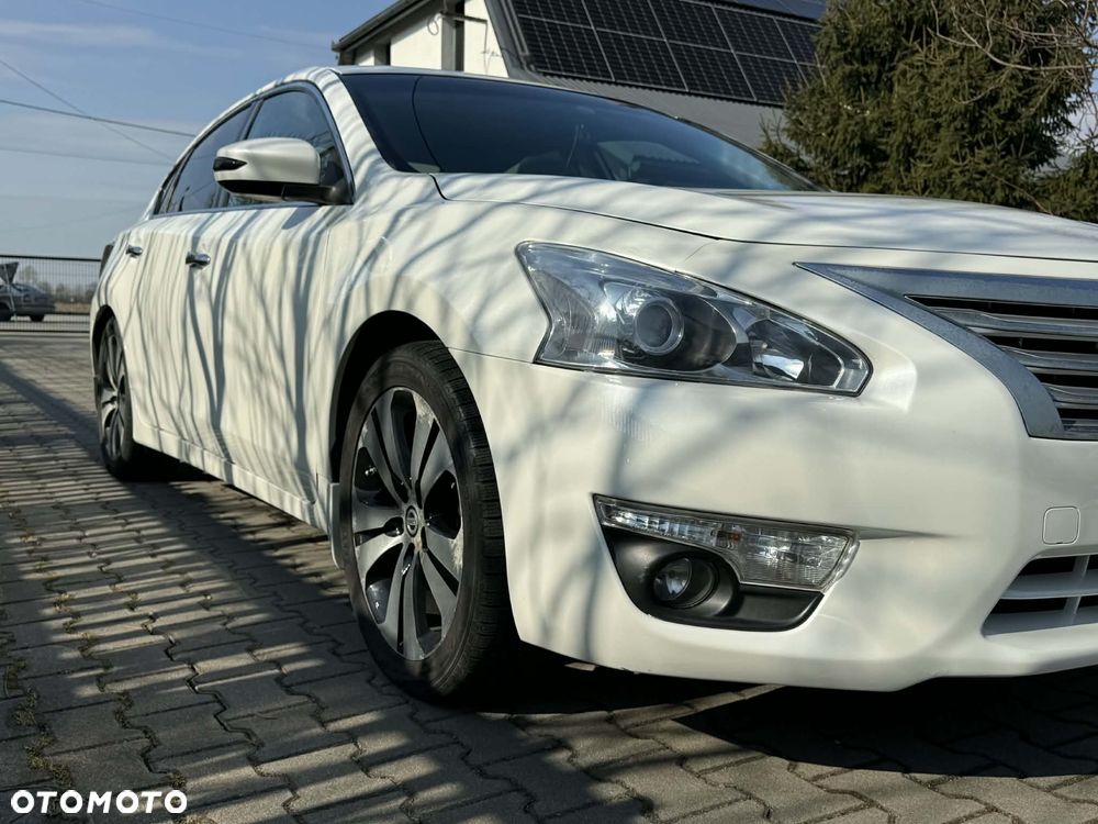 Nissan Altima - 5