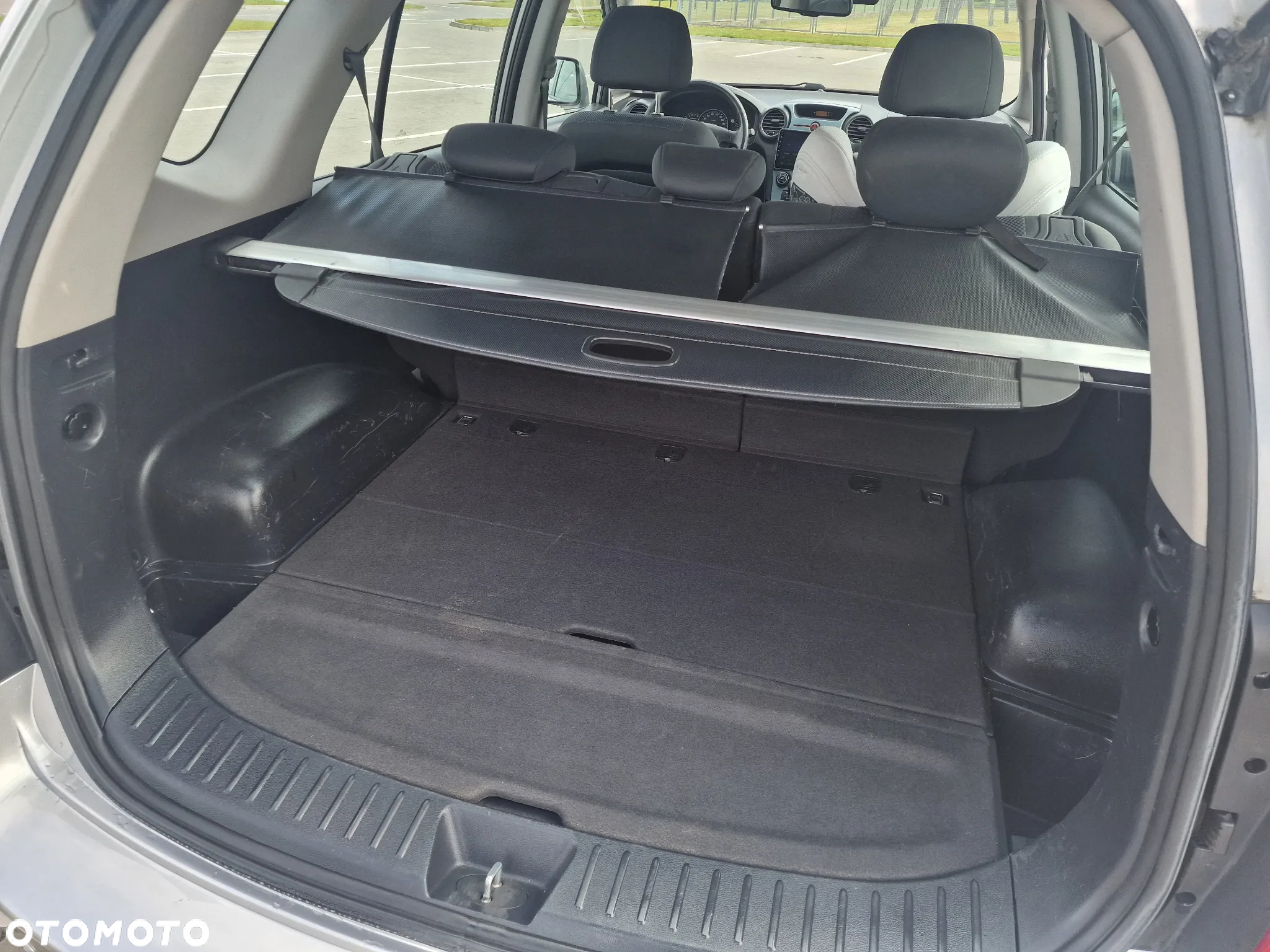 Kia Carens 2.0 CVVT Spirit - 14