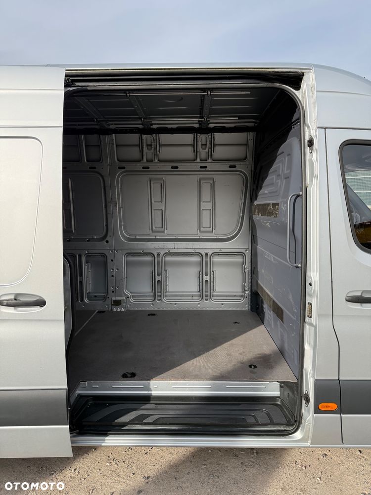 Mercedes-Benz Sprinter - 11