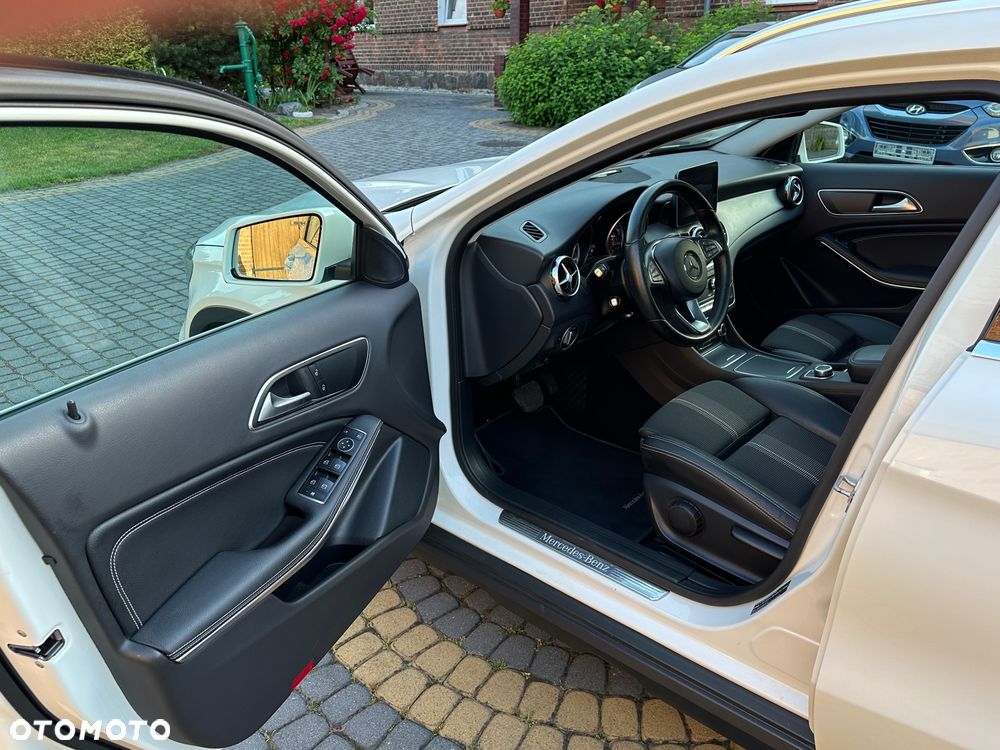 Mercedes-Benz GLA - 34