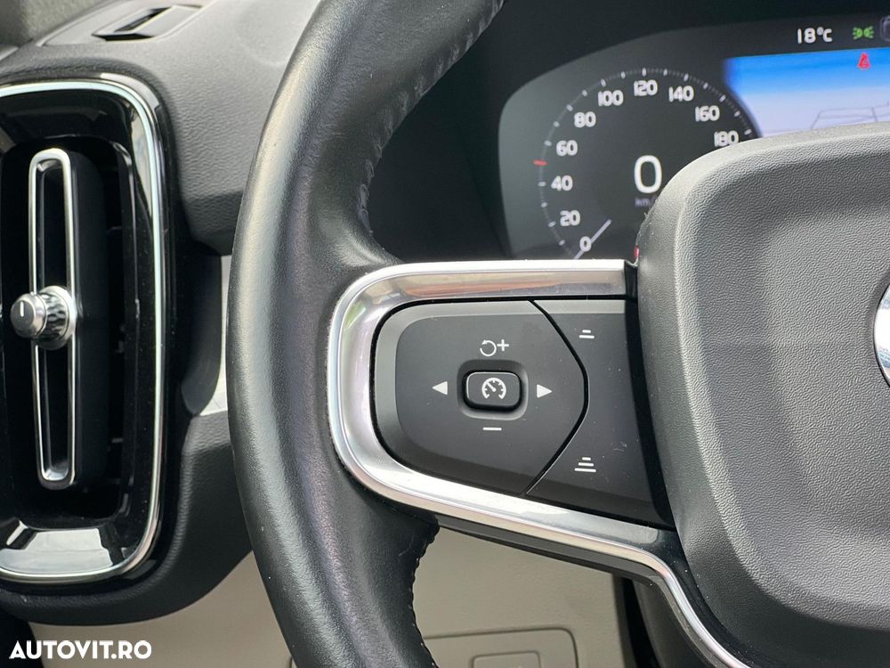 Volvo XC 40 T5 AWD Momentum Pro - 26