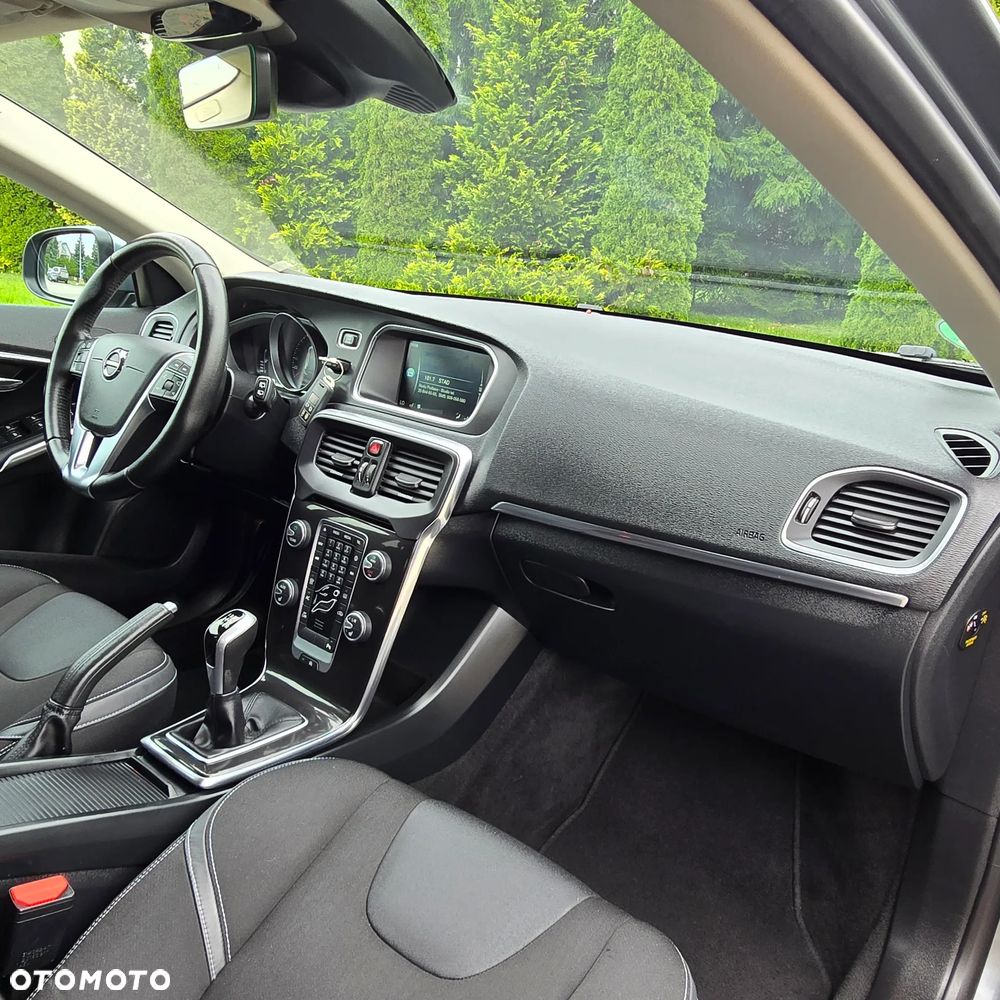 Volvo V40 D2 Drive-E Momentum - 25