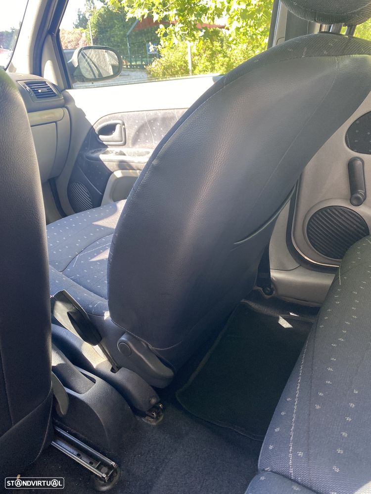 Renault Clio 1.2 16V Confort - 9